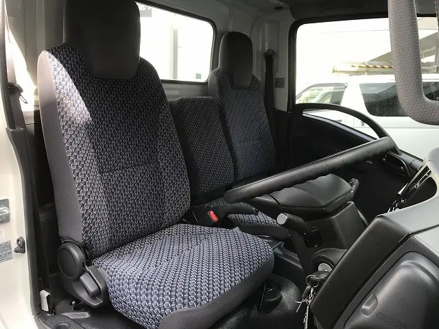 いすゞ エルフ 2RG-NMR88R(2WD)の写真35