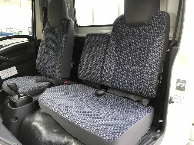 いすゞ エルフ 2RG-NMR88R(2WD)の写真36