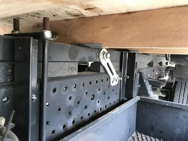 いすゞ エルフ 2RG-NMR88R(2WD)の写真39