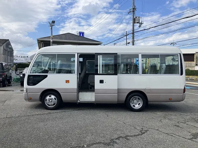 トヨタ コースター SKG-XZB40(2WD)の写真9