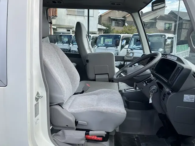 トヨタ コースター SKG-XZB40(2WD)の写真29