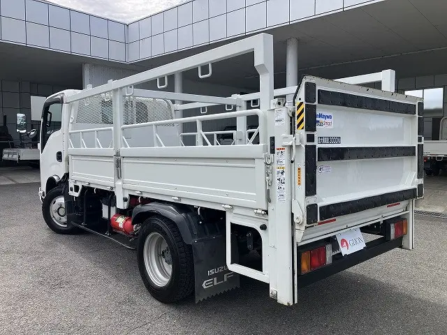 いすゞ エルフ 2RG-NKR88M(2WD)の写真6