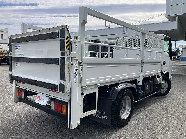 いすゞ エルフ 2RG-NKR88M(2WD)の写真8