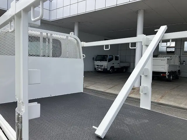 いすゞ エルフ 2RG-NKR88M(2WD)の写真18