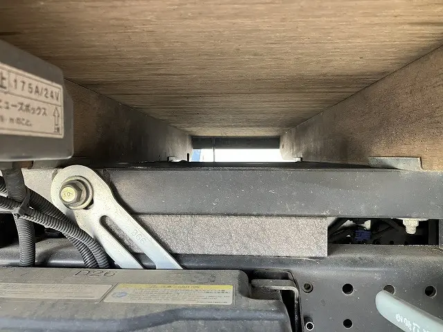いすゞ エルフ 2RG-NKR88M(2WD)の写真36