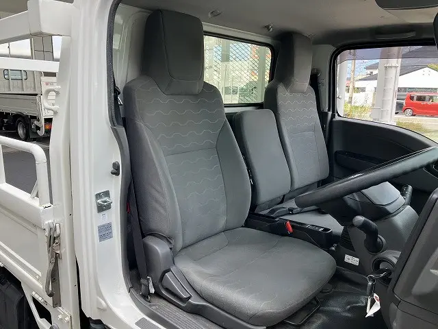 いすゞ エルフ 2RG-NKR88M(2WD)の写真37