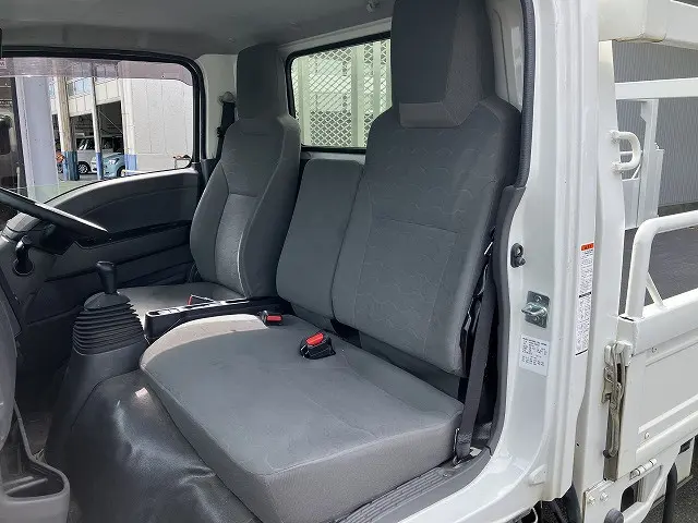 いすゞ エルフ 2RG-NKR88M(2WD)の写真39