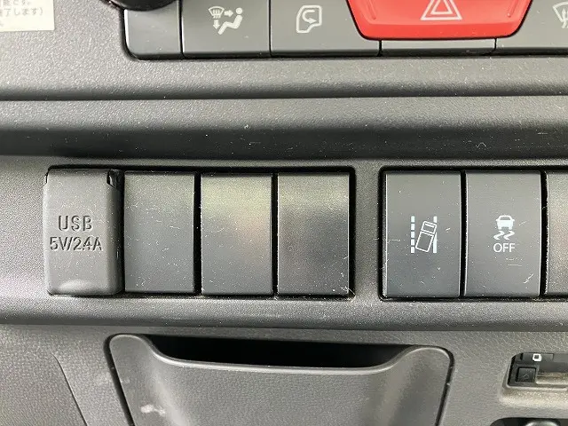 いすゞ エルフ 2RG-NKR88M(2WD)の写真43