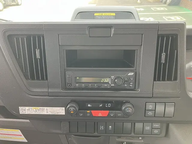 いすゞ エルフ 2RG-NKR88M(2WD)の写真46