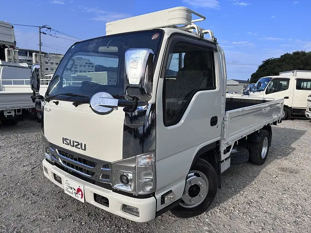 いすゞ エルフ 2RG-NHR88A(2WD)の写真1