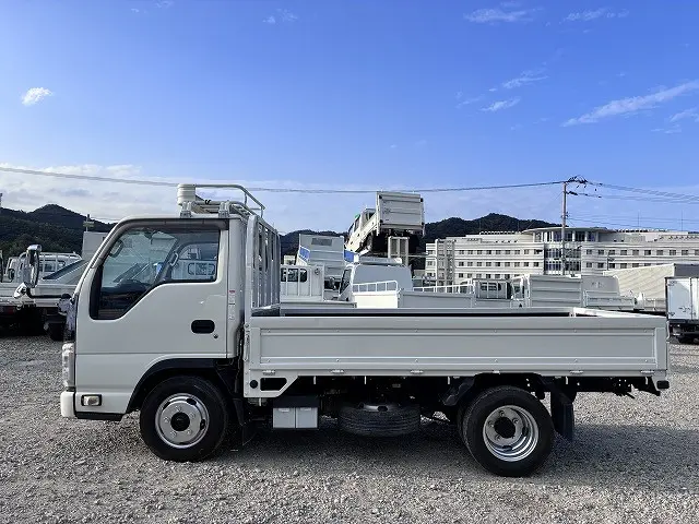 いすゞ エルフ 2RG-NHR88A(2WD)の写真4