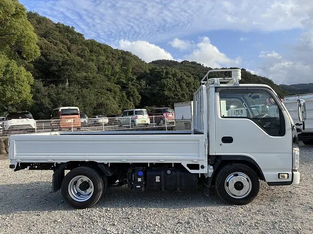 いすゞ エルフ 2RG-NHR88A(2WD)の写真5