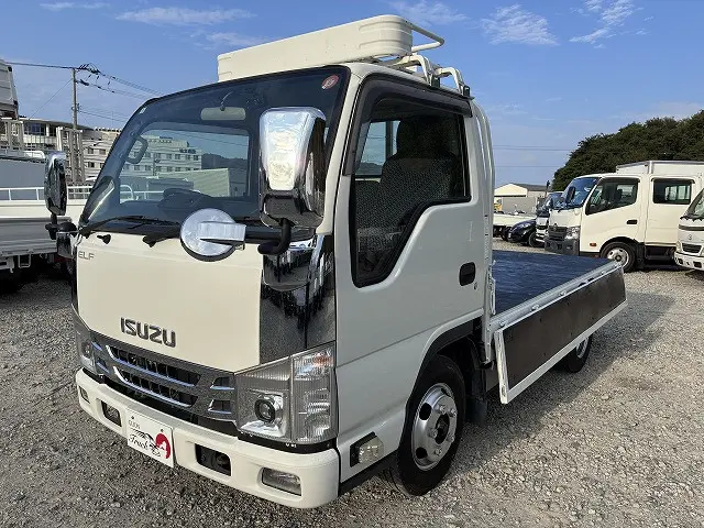 いすゞ エルフ 2RG-NHR88A(2WD)の写真9