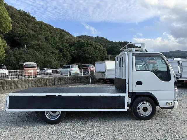 いすゞ エルフ 2RG-NHR88A(2WD)の写真12