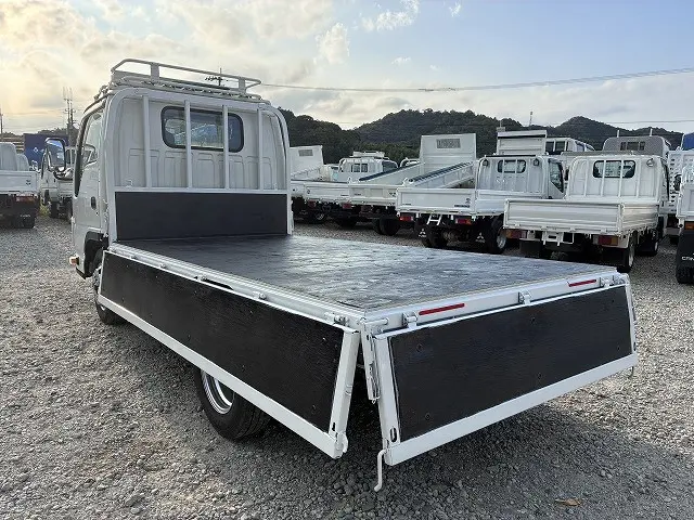 いすゞ エルフ 2RG-NHR88A(2WD)の写真13