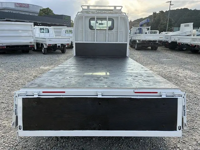 いすゞ エルフ 2RG-NHR88A(2WD)の写真14