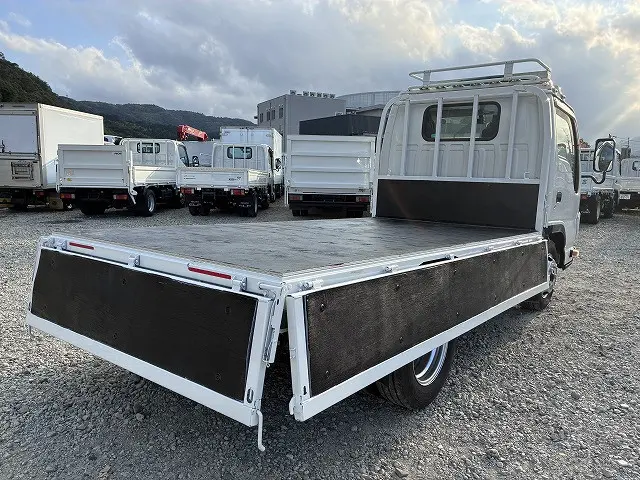 いすゞ エルフ 2RG-NHR88A(2WD)の写真15