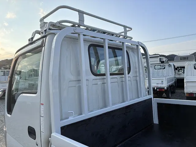 いすゞ エルフ 2RG-NHR88A(2WD)の写真16