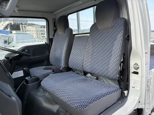 いすゞ エルフ 2RG-NHR88A(2WD)の写真28
