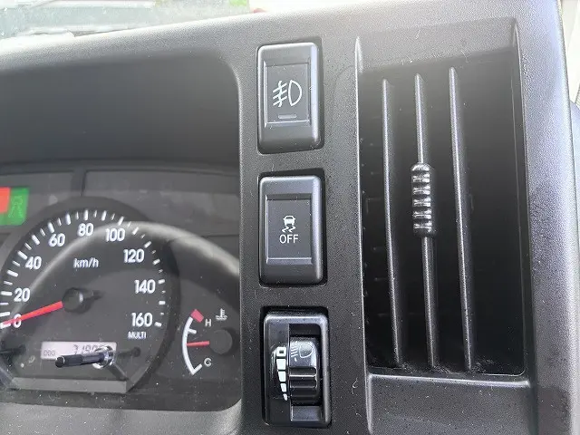 いすゞ エルフ 2RG-NHR88A(2WD)の写真38
