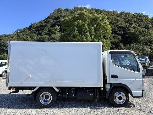 三菱 キャンター TPG-FBA00(2WD)の写真5