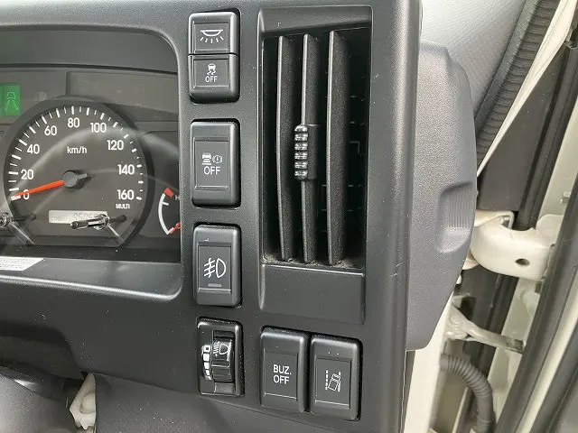 いすゞ エルフ 2RG-NPR88YN(2WD)の写真31