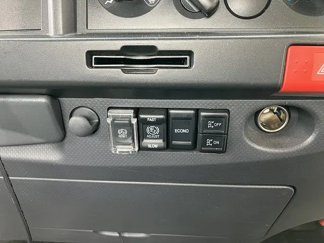いすゞ エルフ 2RG-NPR88YN(2WD)の写真33