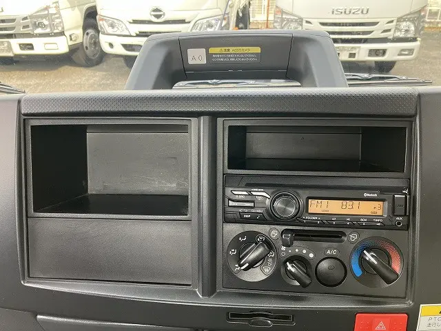 いすゞ エルフ 2RG-NPR88YN(2WD)の写真36
