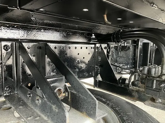 いすゞ エルフ 2RG-NPR88YN(2WD)の写真40
