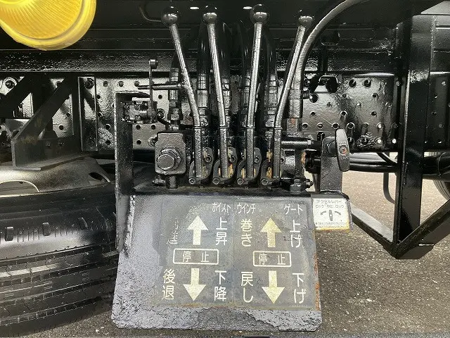 いすゞ エルフ 2RG-NPR88YN(2WD)の写真50