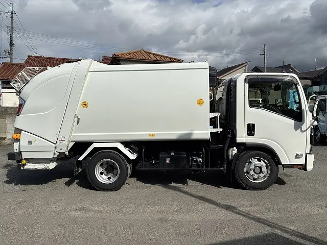 いすゞ エルフ 2PG-NPR88YM(2WD)の写真5
