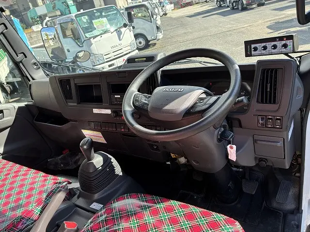 いすゞ エルフ 2PG-NPR88YM(2WD)の写真27