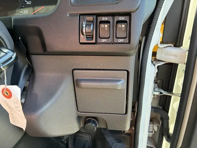 いすゞ エルフ 2PG-NPR88YM(2WD)の写真29