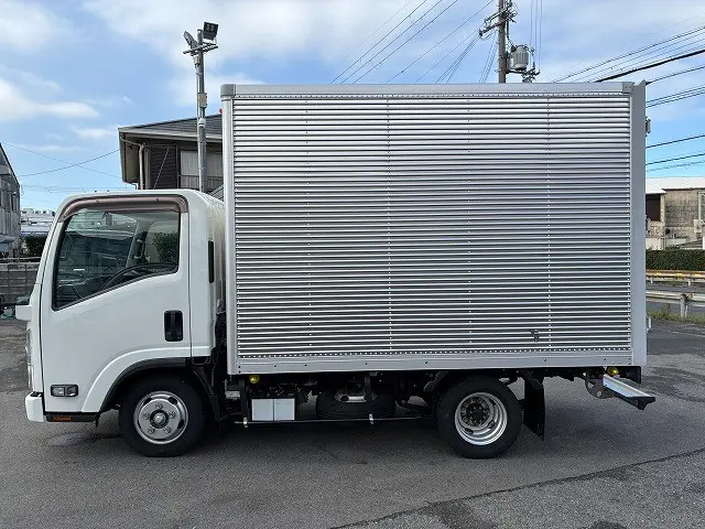 いすゞ エルフ TRG-NLR85AN(2WD)の写真4