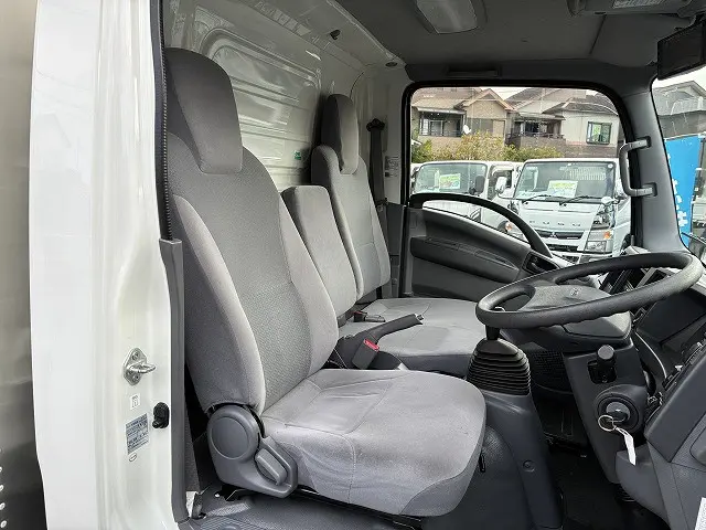 いすゞ エルフ TRG-NLR85AN(2WD)の写真31