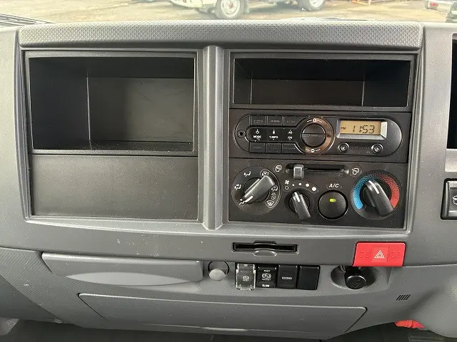 いすゞ エルフ TRG-NLR85AN(2WD)の写真36