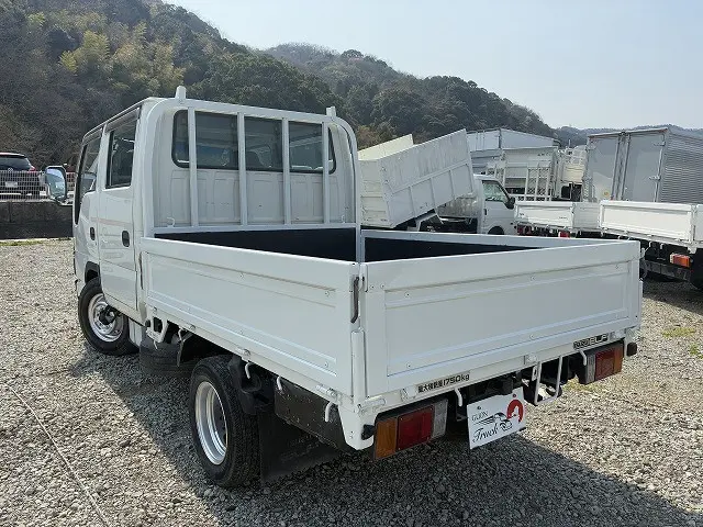 いすゞ エルフ PB-NKR81A(2WD)の写真6