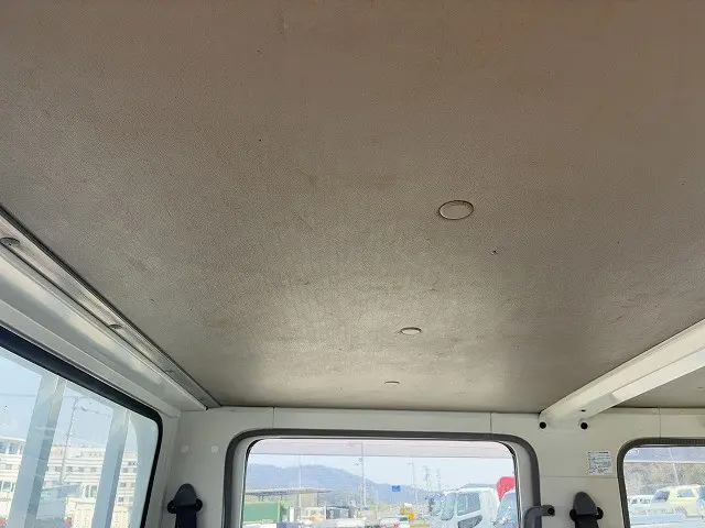 いすゞ エルフ PB-NKR81A(2WD)の写真30