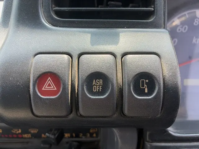 いすゞ エルフ PB-NKR81A(2WD)の写真35