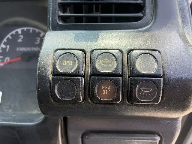 いすゞ エルフ PB-NKR81A(2WD)の写真37
