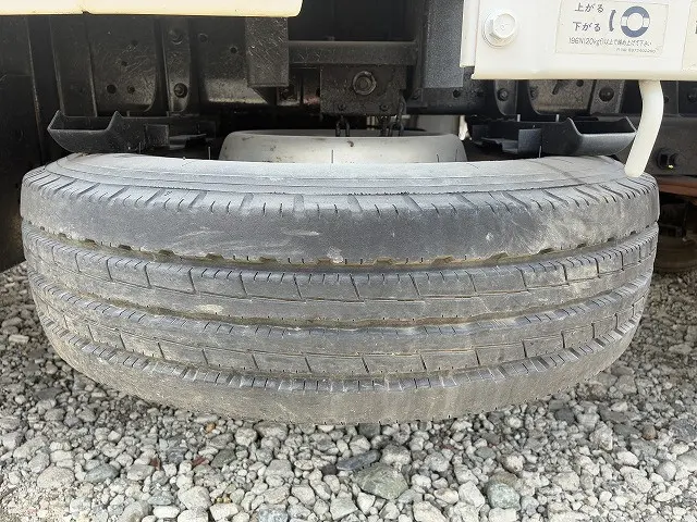 いすゞ エルフ PB-NKR81A(2WD)の写真45