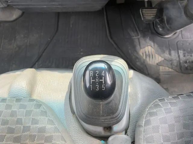 いすゞ エルフ PB-NKR81A(2WD)の写真47