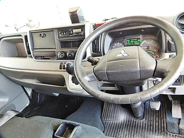 三菱 キャンター TPG-FBA50(2WD)の写真16