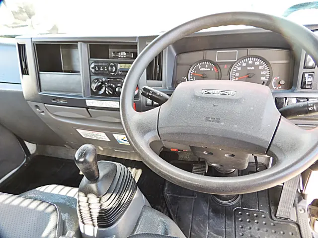 いすゞ エルフ TPG-NJR85AN(2WD)の写真14