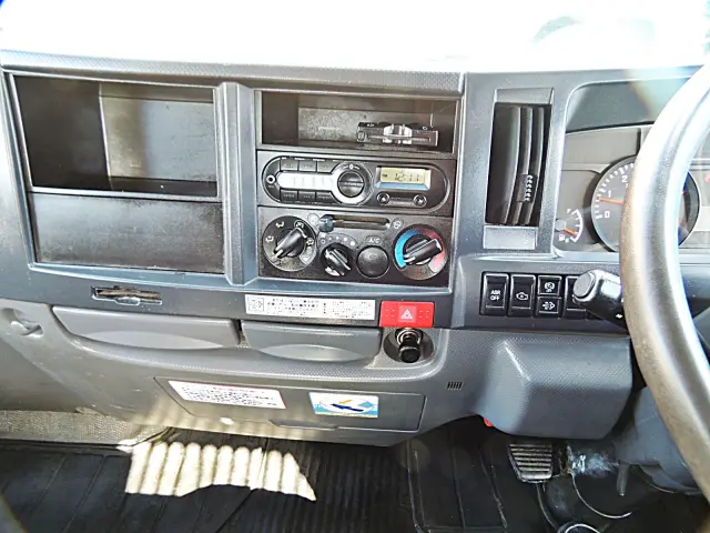 いすゞ エルフ TPG-NJR85AN(2WD)の写真15