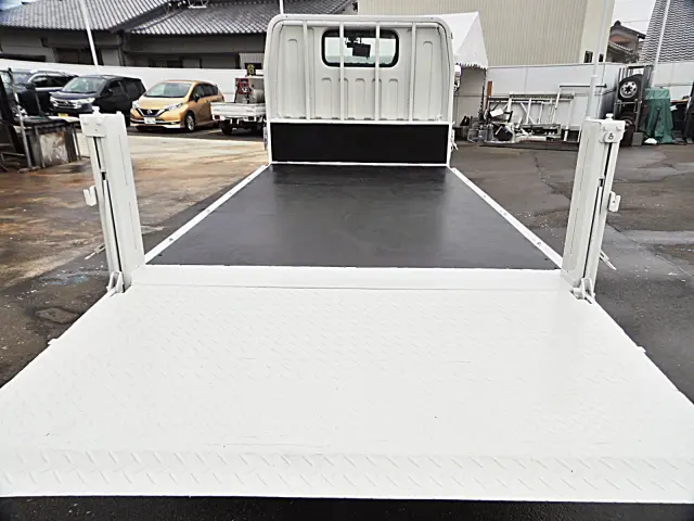 三菱 キャンター TPG-FDA00(4WD)の写真14