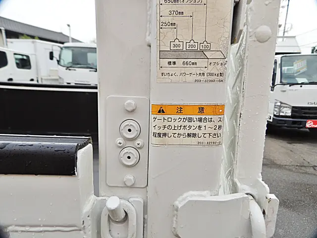 三菱 キャンター TPG-FDA00(4WD)の写真16