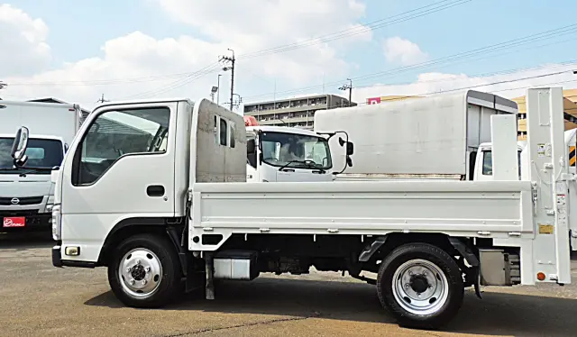 いすゞ エルフ TRG-NHS85AN(4WD)の写真4