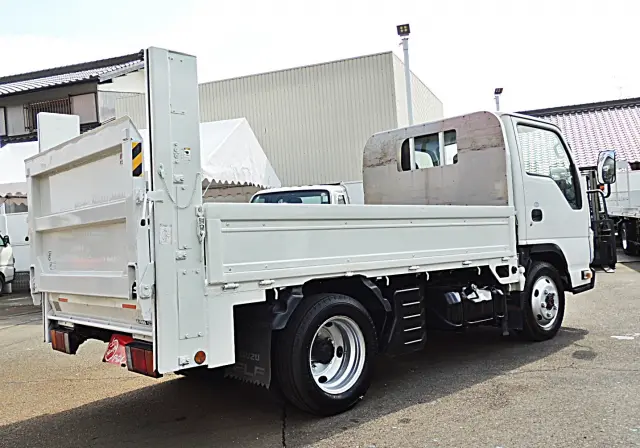 いすゞ エルフ TRG-NHS85AN(4WD)の写真5