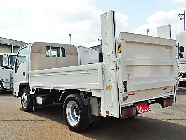いすゞ エルフ TRG-NHS85AN(4WD)の写真6